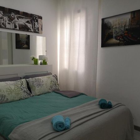 2Bcentral Desenzano del Garda Bagian luar foto