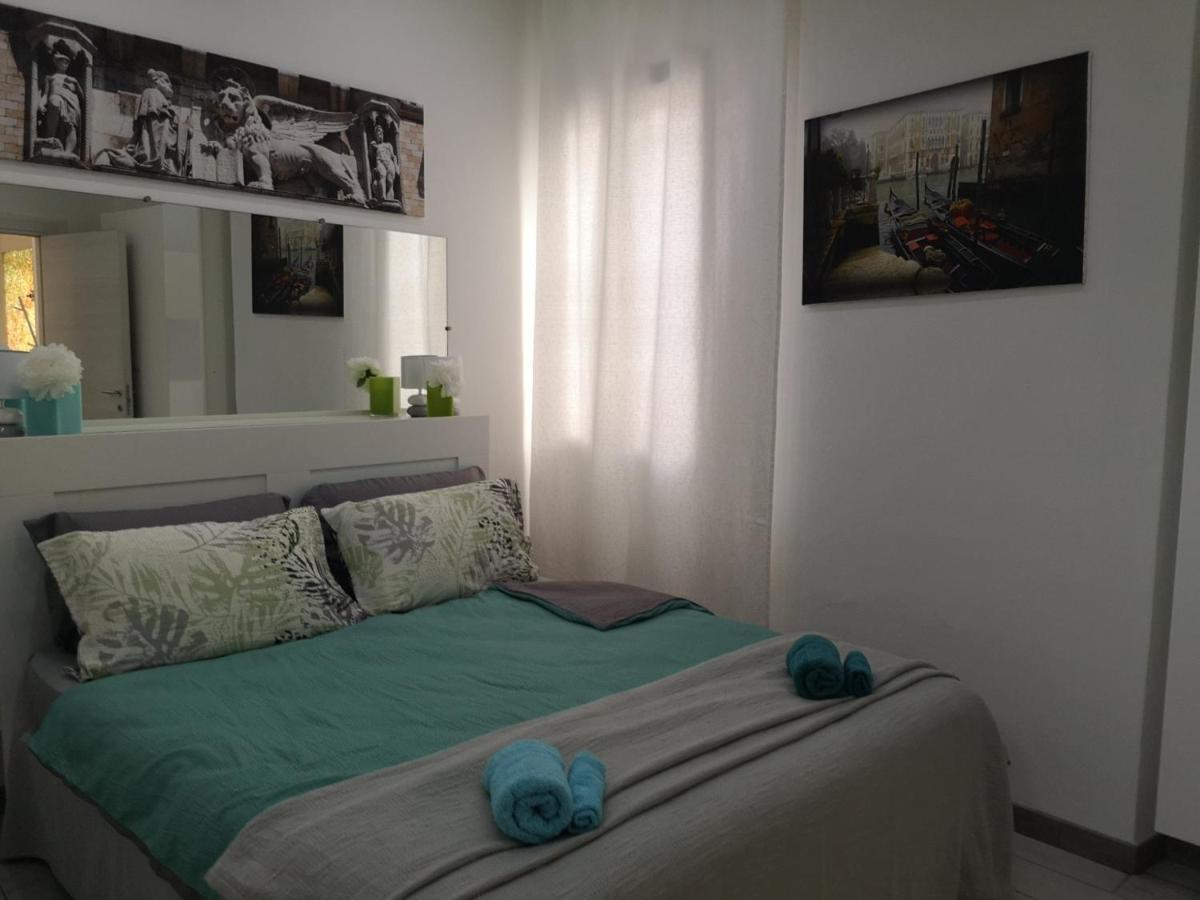 2Bcentral Desenzano del Garda Bagian luar foto