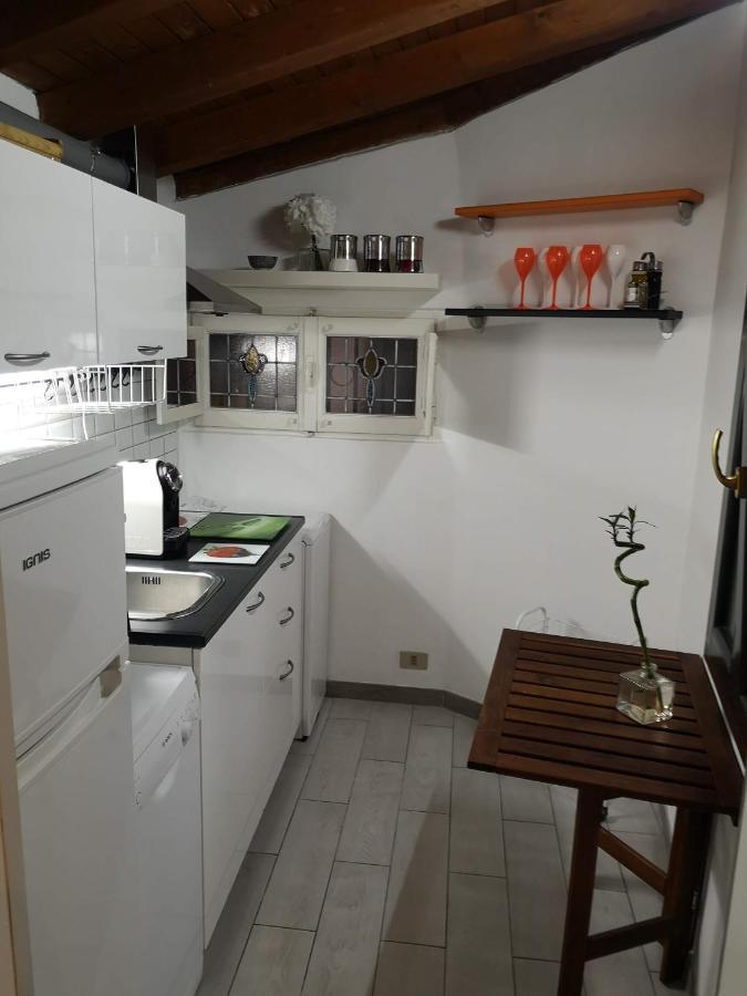 2Bcentral Desenzano del Garda Bagian luar foto