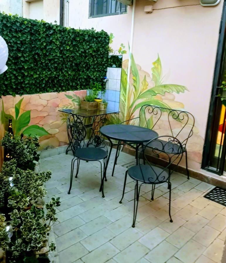 2Bcentral Desenzano del Garda Bagian luar foto